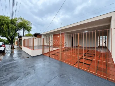 Casa com 3 Quartos para alugar, 340m² no San Remo, Londrina
