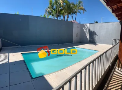 Casa com 3 Quartos para alugar, 220m² no Cidade Jardim, Uberlândia