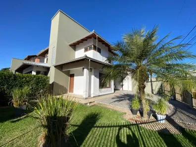 Sobrado com 3 Quartos à venda, 201m² no Saguaçu, Joinville