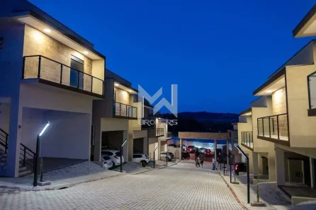 Casa de Condomínio com 3 Quartos para alugar, 135m² no Vila Omízollo, Louveira