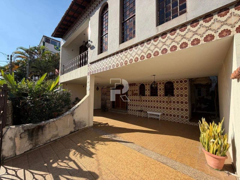 Casa com 5 quartos — Calafate, Belo Horizonte