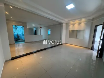 Casa com 3 Quartos para alugar, 231m² no General Osório, Uberlândia