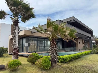 Sobrado com 4 Quartos à venda, 330m² no Atlântida Sul, Osório
