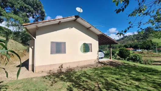 Fazenda/Sítio com 3 Quartos à venda, 90m² no Cantagalo, São Bento do Sapucaí
