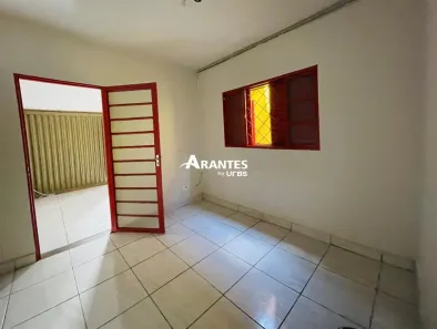 Casa com 2 Quartos à venda, 149m² no Laranjeiras, Uberlândia