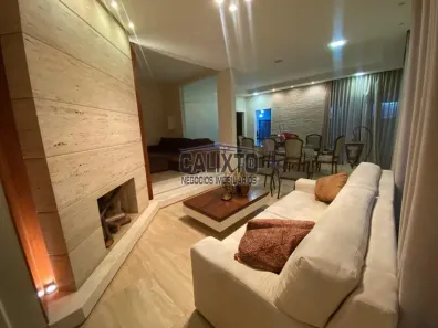 Casa de Condomínio com 3 Quartos à venda, 250m² no Aclimação, Uberlândia