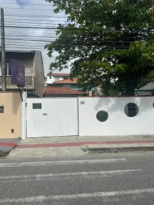 Casa com 2 Quartos para alugar, 208m² no Barreiros, São José