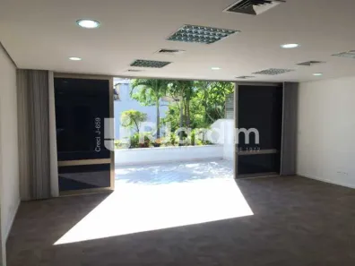 Prédio Comercial para alugar, 370m² no Humaitá, Rio de Janeiro