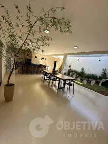Casa com 3 Quartos para alugar, 280m² no Presidente Roosevelt, Uberlândia
