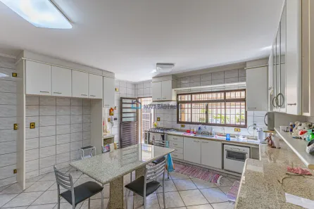 Sobrado com 4 Quartos à venda, 372m² no Vila Brasílio Machado, São Paulo