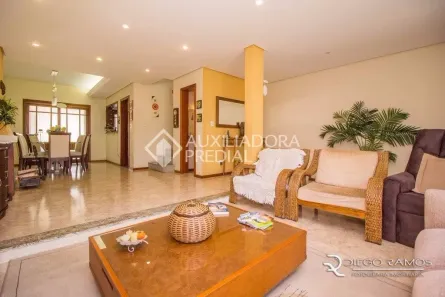 Sobrado com 5 Quartos à venda, 291m² no Camaquã, Porto Alegre