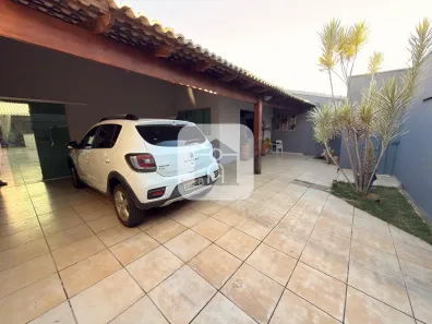 Casa com 3 Quartos para alugar, 180m² no Alto Umuarama, Uberlândia
