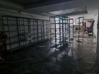 Prédio Comercial para alugar, 200m² no Centro, São José dos Campos