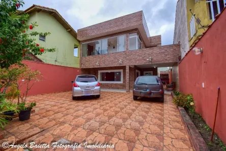 Sobrado com 7 Quartos à venda, 323m² no Bal Stella Maris, Peruíbe