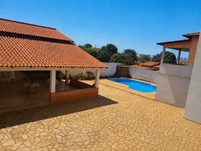 Sobrado com 5 Quartos à venda, 1200m² no Jardim Fonte Nova, Goiânia