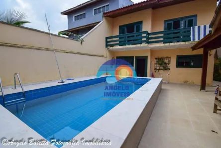Sobrado com 3 Quartos à venda, 322m² no Centro, Peruíbe