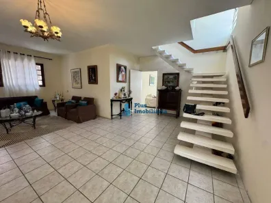Casa com 4 Quartos à venda, 280m² no Hipódromo, Recife