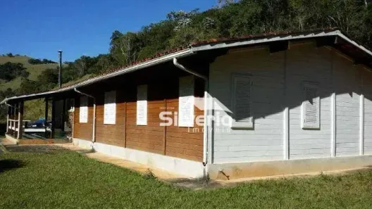 Fazenda/Sítio com 3 Quartos à venda, 200m² no Santa Clara, Jambeiro