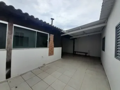 Casa com 3 Quartos à venda, 230m² no Santa Mônica, Uberlândia