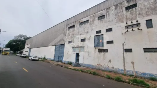 Galpão/Depósito/Armazém para alugar, 800m² no Vila Izabel, São Carlos