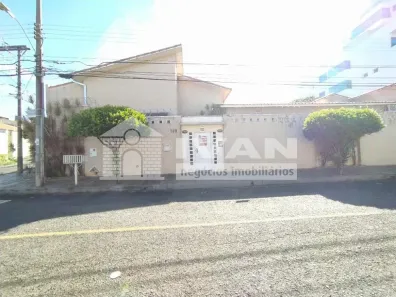 Casa com 4 Quartos para alugar, 216m² no Tabajaras, Uberlândia