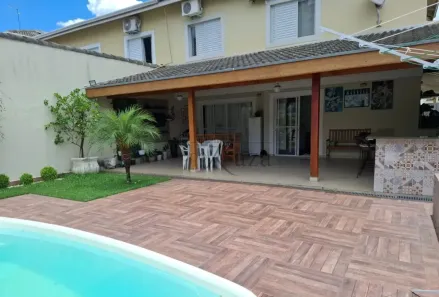 Casa de Condomínio com 4 Quartos à venda, 250m² no Loteamento Villa Branca, Jacareí