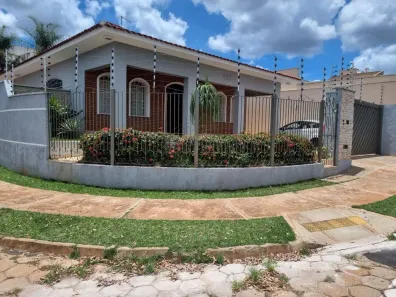 Casa com 3 Quartos à venda, 234m² no Vila Harmonia, Araraquara
