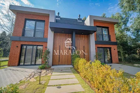 Casa de Condomínio com 3 Quartos à venda, 135m² no Vila Dante, Canela