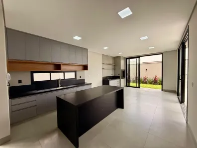 Casa de Condomínio com 3 Quartos à venda, 200m² no Shopping Park, Uberlândia