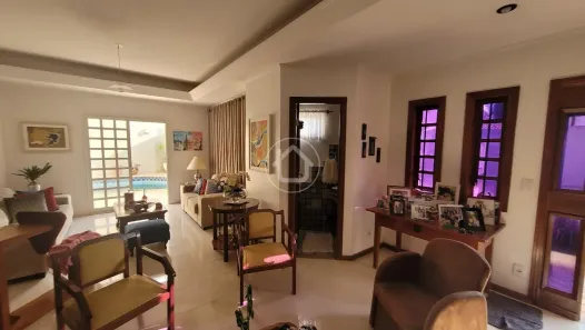 Sobrado com 3 Quartos à venda, 331m² no Centro, Campo Grande