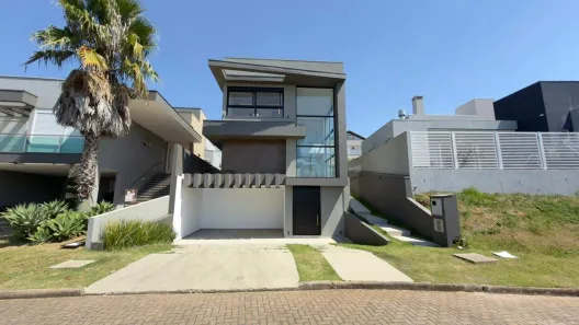 Casa de Condomínio com 3 Quartos para alugar, 225m² no São Lucas, Viamão
