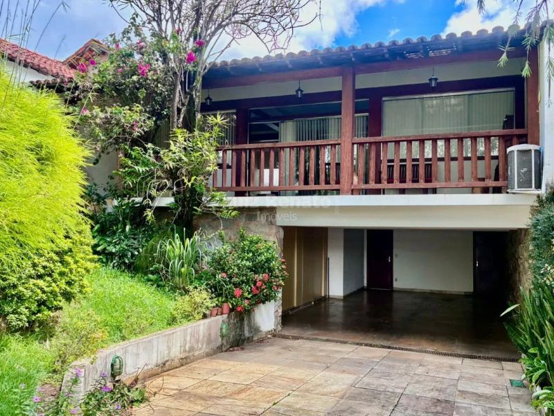 Casa com 4 quartos — Serra, Belo Horizonte