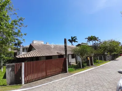 Casa de Condomínio com 4 Quartos para alugar, 860m² no Ponta das Canas, Florianópolis