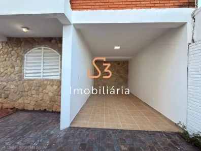 Sobrado com 3 Quartos para alugar, 180m² no Umuarama, Uberlândia