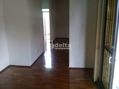 Imóvel Comercial com 3 Quartos para alugar, 330m² no Osvaldo Rezende, Uberlândia