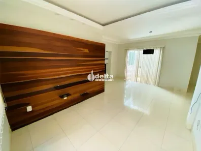 Casa com 3 Quartos à venda, 170m² no Alto Umuarama, Uberlândia