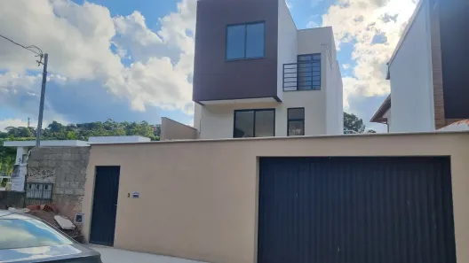 Casa com 3 Quartos à venda, 240m² no Novo Horizonte, Juiz de Fora