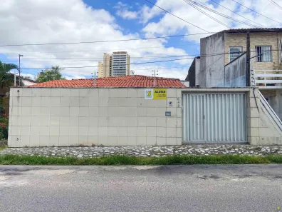 Casa com 4 Quartos para alugar, 196m² no Fátima, Fortaleza