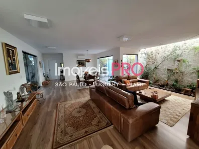 Casa com 3 Quartos à venda, 220m² no Campo Belo, São Paulo