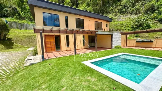 Casa de Condomínio com 5 Quartos para alugar, 250m² no Itaipava, Petrópolis