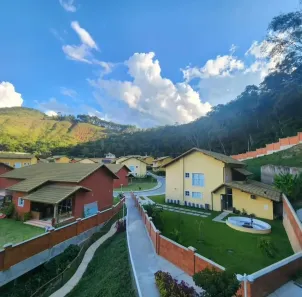 Casa de Condomínio com 3 Quartos para alugar, 150m² no Itaipava, Petrópolis