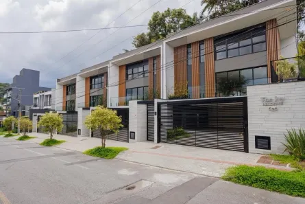 Sobrado com 3 Quartos à venda, 295m² no América, Joinville