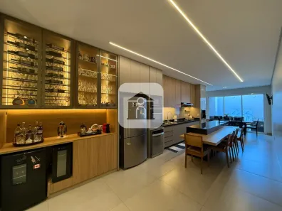 Casa com 3 Quartos para alugar, 203m² no Jardim Karaíba, Uberlândia