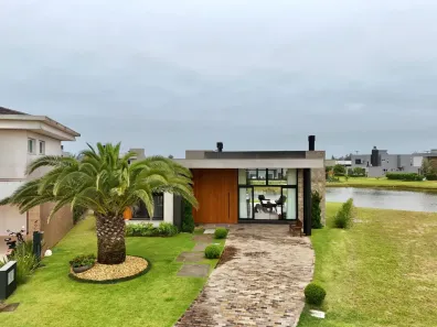 Casa de Condomínio com 4 Quartos à venda, 238m² no XANGRI-LÁ, Xangri-lá
