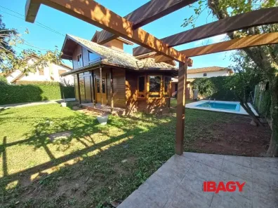 Casa com 3 Quartos para alugar, 142m² no Campeche, Florianópolis