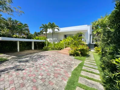 Casa de Condomínio com 5 Quartos para alugar, 450m² no Busca Vida (Abrantes), Camaçari