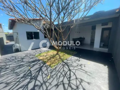 Casa de Condomínio com 2 Quartos para alugar, 160m² no Jardim Holanda, Uberlândia