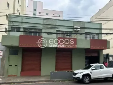 Prédio Comercial com 3 Quartos à venda, 400m² no Saraiva, Uberlândia