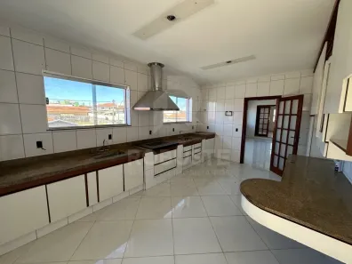 Casa com 3 Quartos para alugar, 350m² no Vila Maria, Botucatu