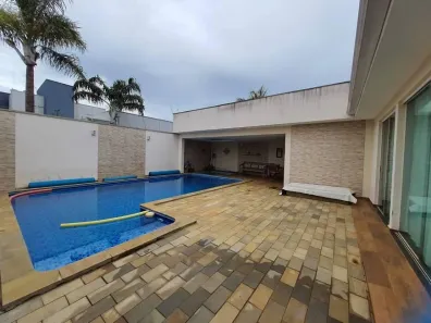 Casa com 4 Quartos à venda, 270m² no Jardim Karaíba, Uberlândia